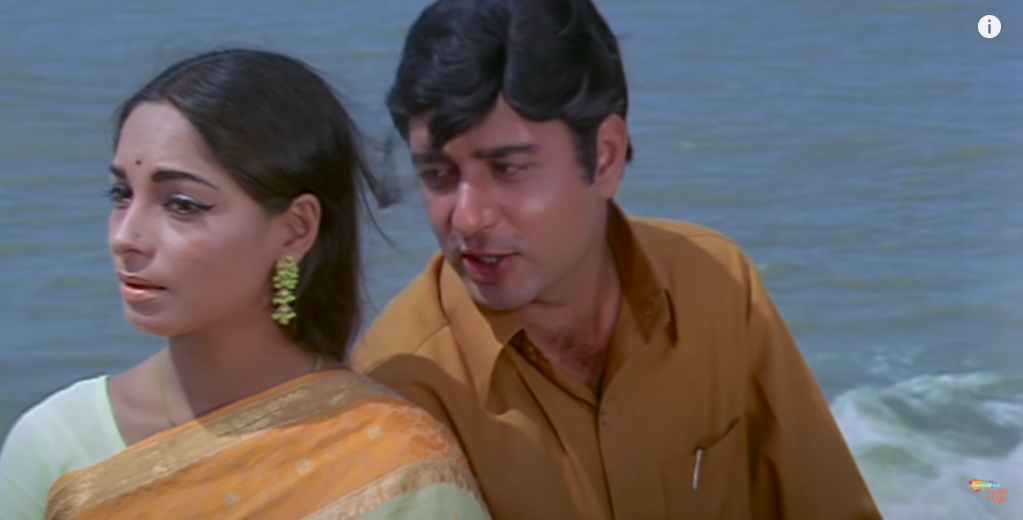 Navin Nischol croons "Raat Kali Ek Khwab" from the film Buddha Mil Gaya (1971).